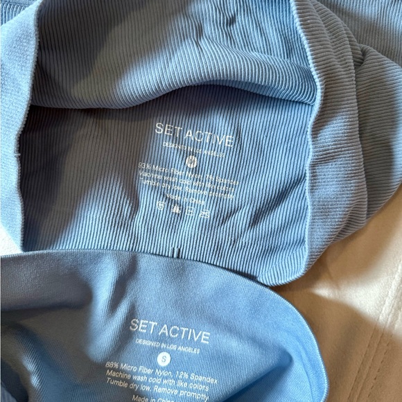 Set Active set in Blue Jean, top M, leggings S💕 - Picture 5 of 6